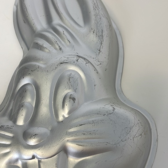 Bugs Bunny Cake Pan 1978 Warner Bros. Wilton - Picture 9 of 10